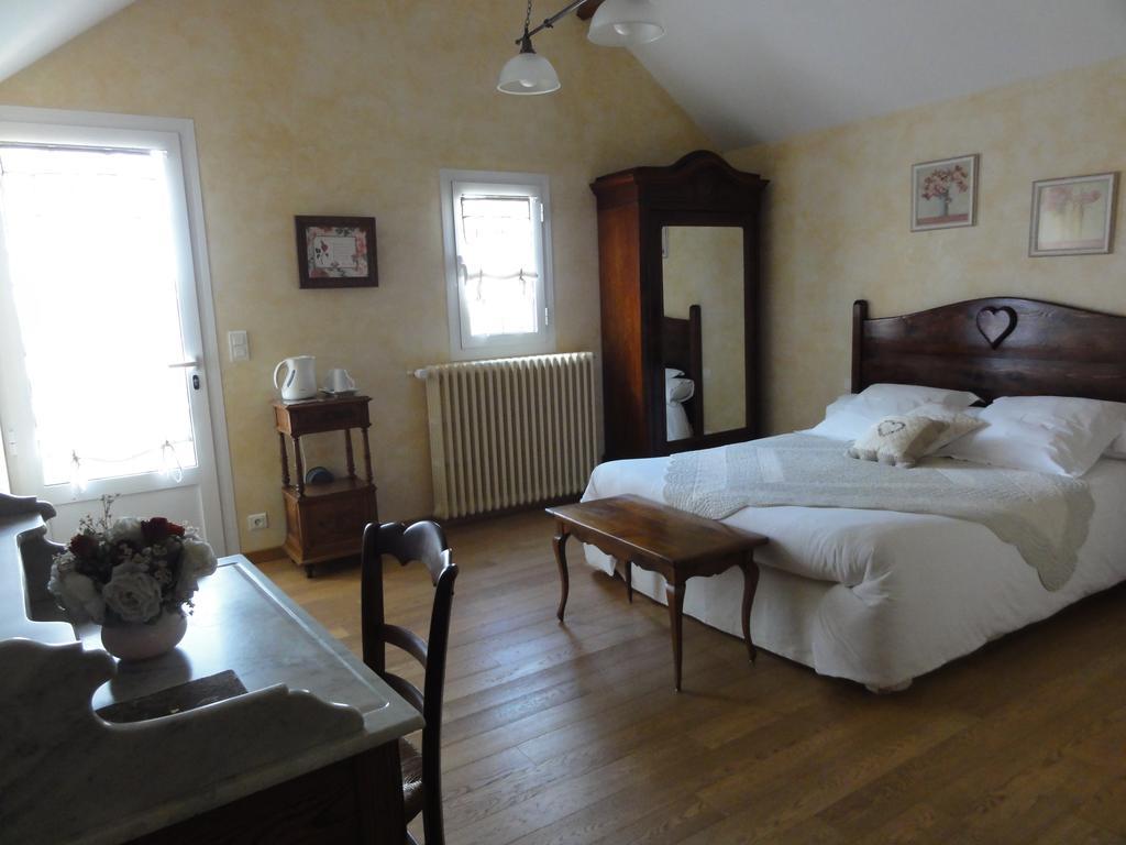 Le Clos Des Berengeries Saint-Patrice Room photo